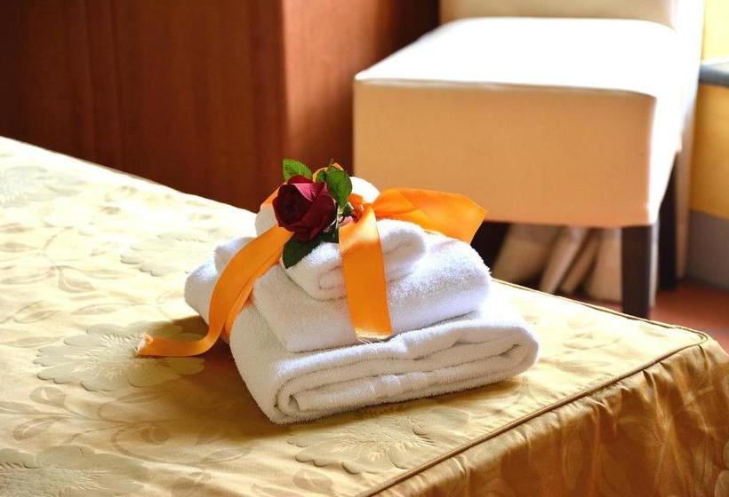 Hotel Dimora Dei Guelfi Luxury Rooms