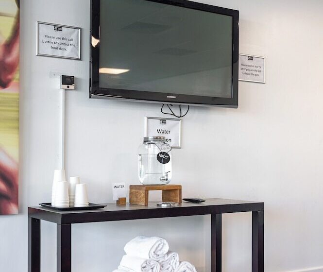 هتل Holiday Inn Express Leigh   Sports Village, An Ihg