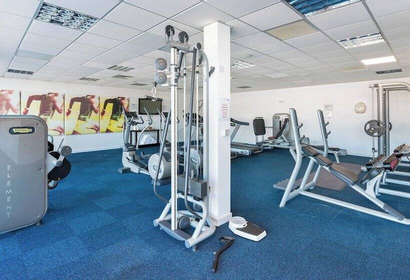 هتل Holiday Inn Express Leigh   Sports Village, An Ihg