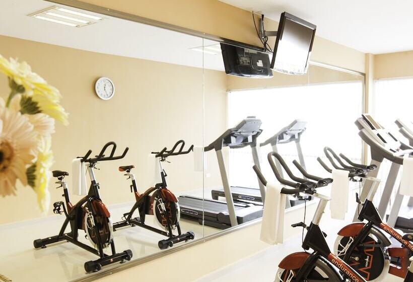 ホテル Mision Express Merida Altabrisa