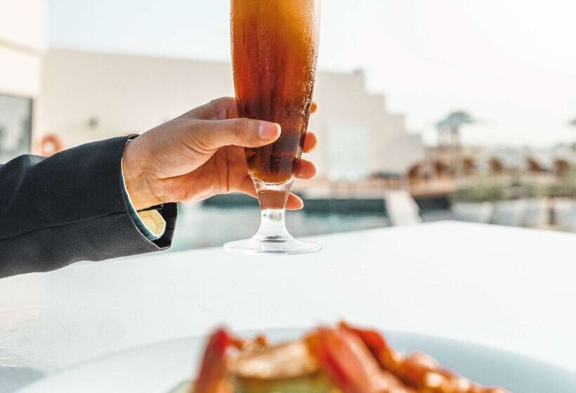 ホテル Golden Tulip Muscat