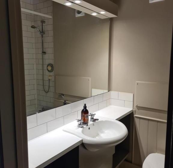 هتل Priory Inn