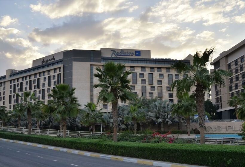 هتل Radisson Blu  Abu Dhabi Yas Island