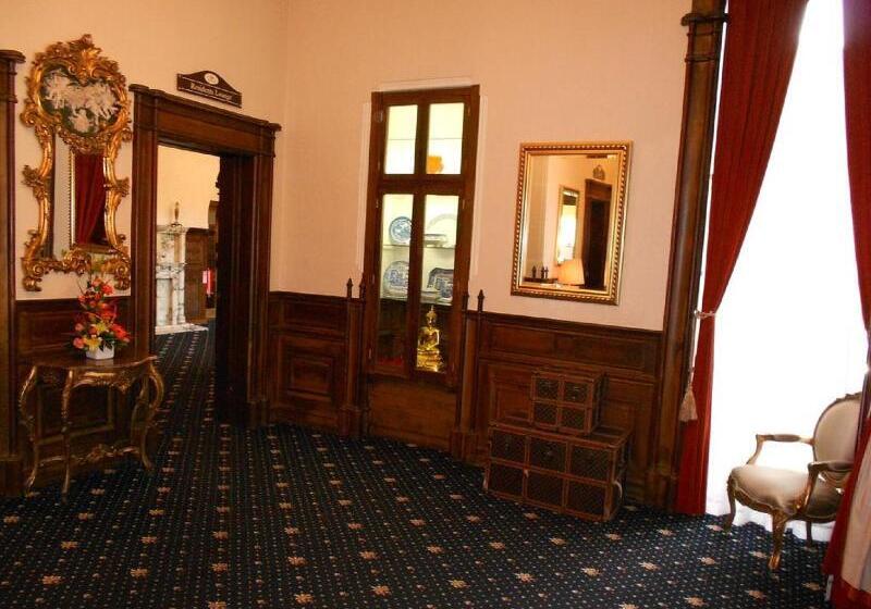 هتل Adamton Country House