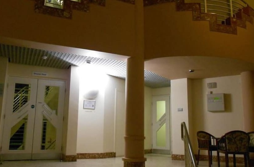 هتل Adamton Country House