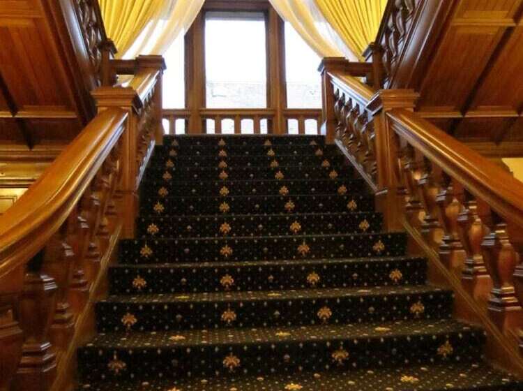 هتل Adamton Country House