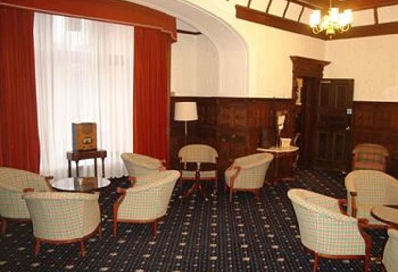 هتل Adamton Country House