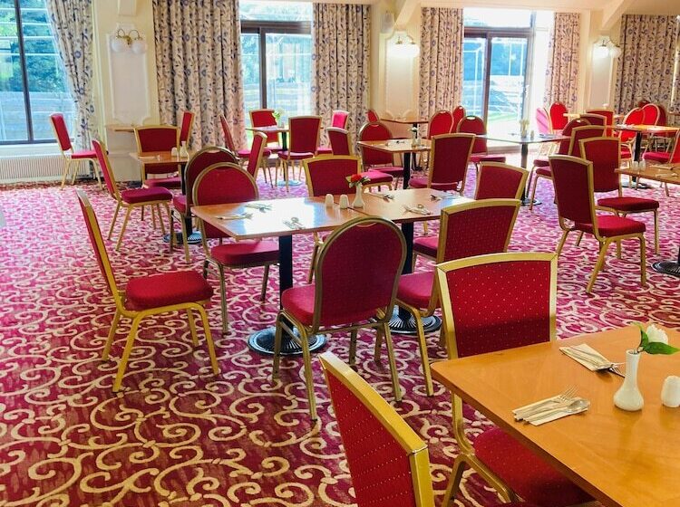 هتل Adamton Country House