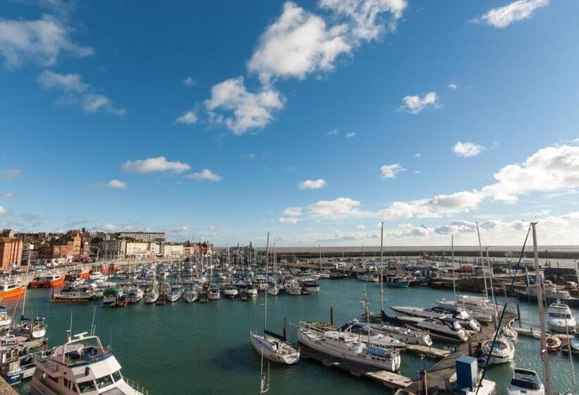 هتل The Royal Harbour