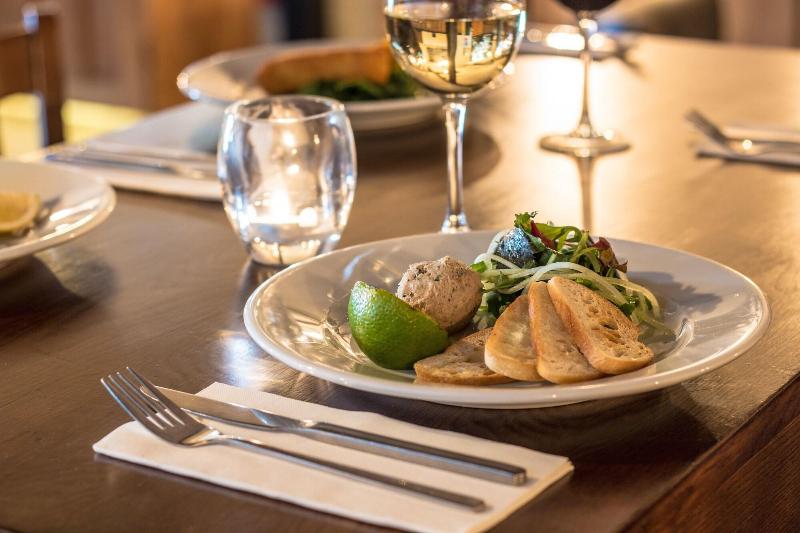 هتل The Saracens Head