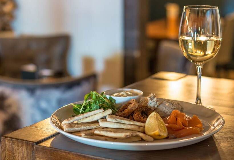 هتل The Saracens Head