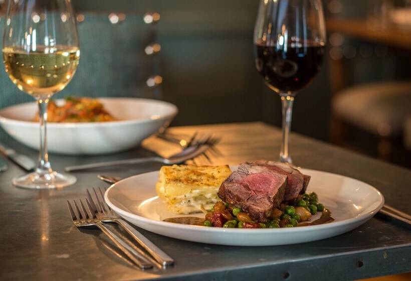 هتل The Saracens Head