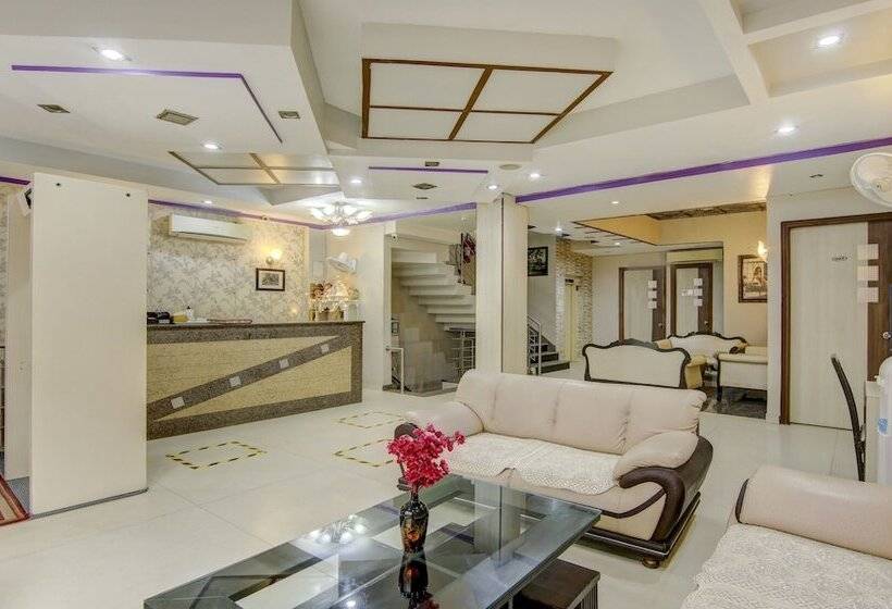 ホテル Treebo Rockwell Plaza