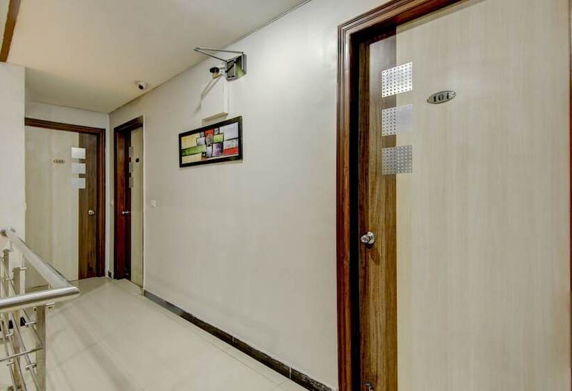 ホテル Treebo Rockwell Plaza