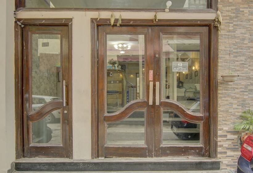 ホテル Treebo Rockwell Plaza