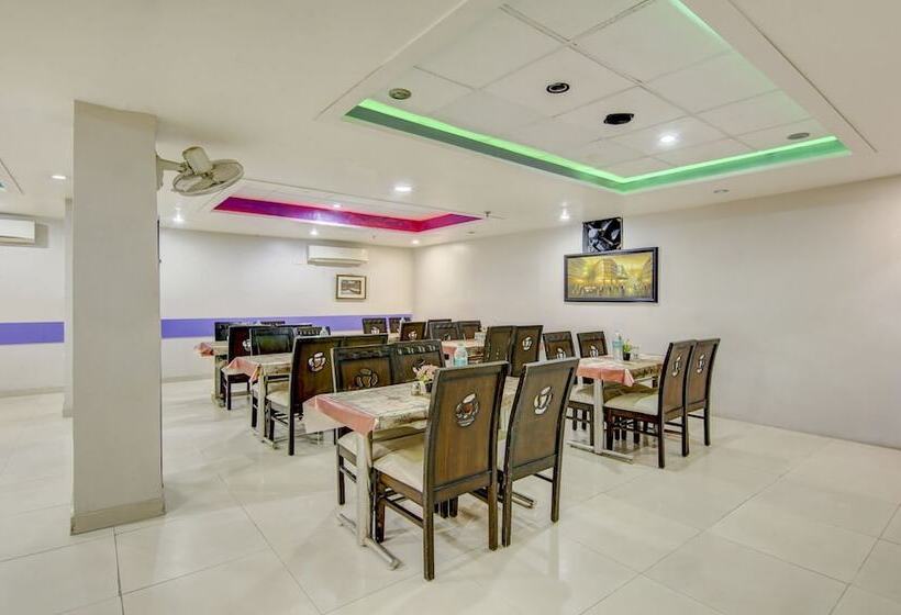 ホテル Treebo Rockwell Plaza