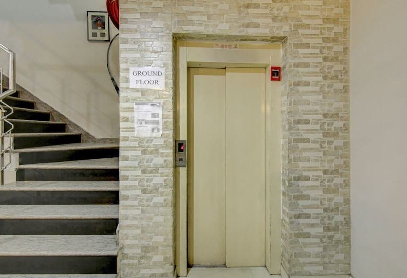 ホテル Treebo Rockwell Plaza