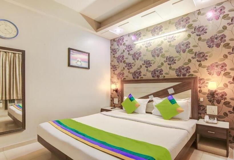 ホテル Treebo Rockwell Plaza