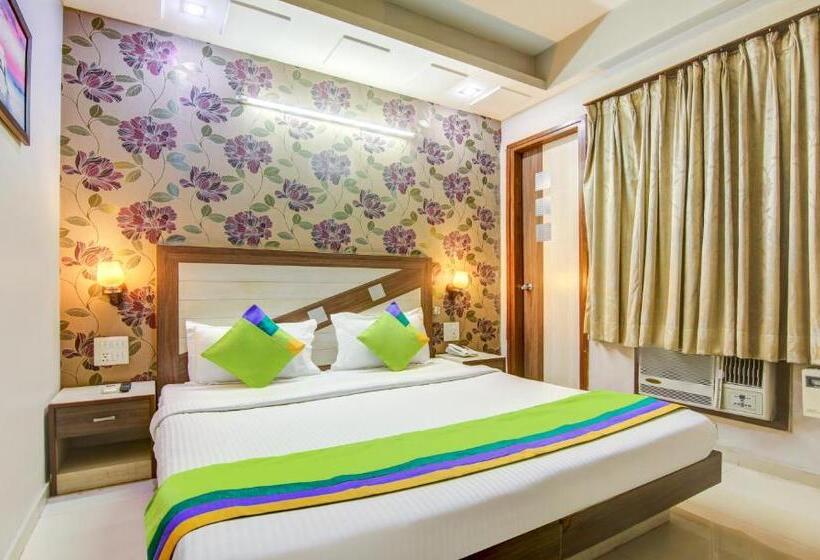 ホテル Treebo Rockwell Plaza