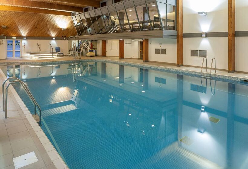 בית מלון כפרי Woodford Bridge Country Club