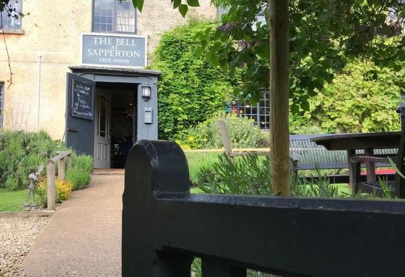 تختخواب و صبحانه The Bell At Sapperton
