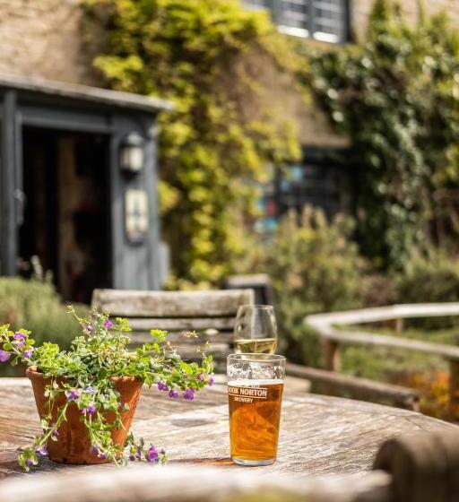 تختخواب و صبحانه The Bell At Sapperton