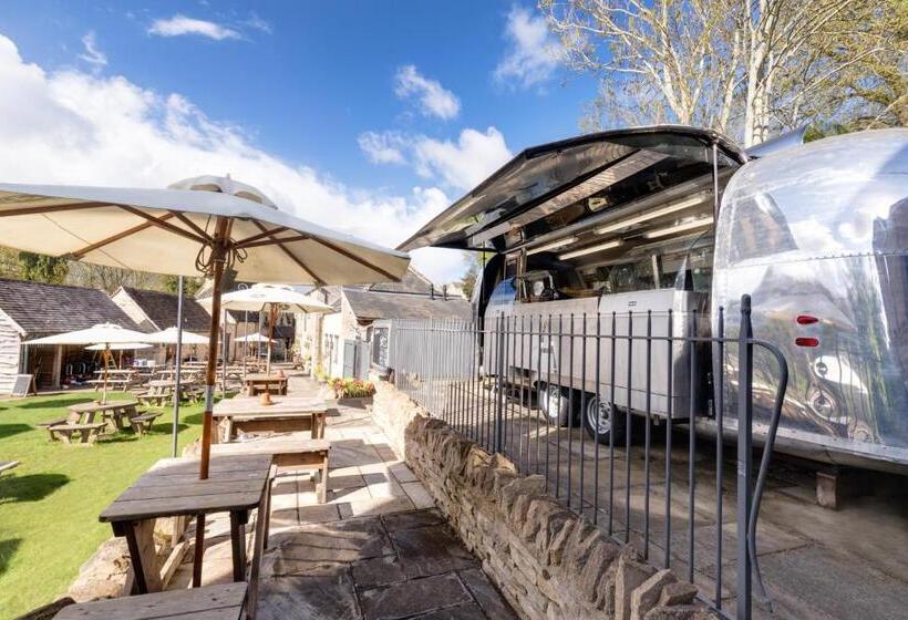 مسافرخانه The Royal Oak Tetbury