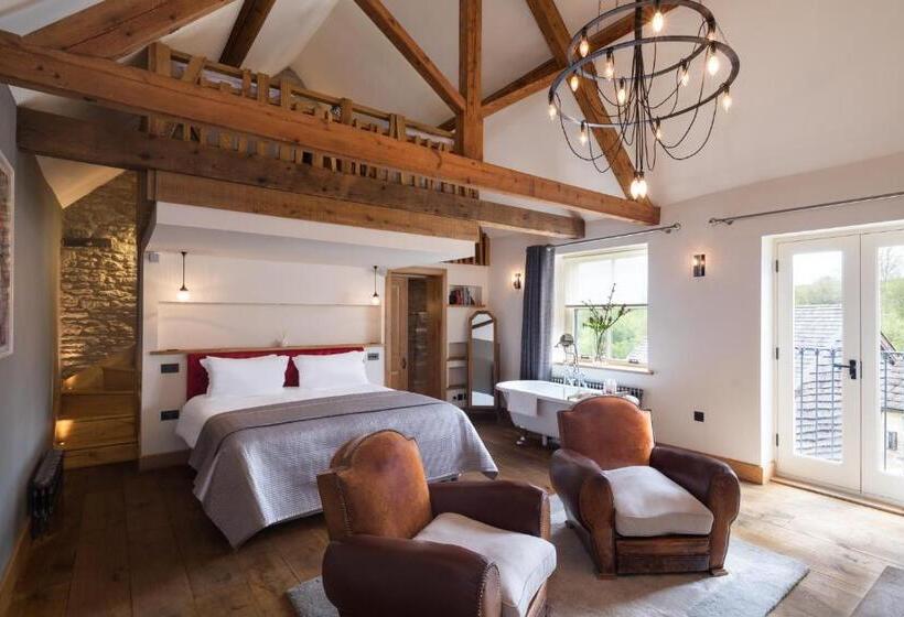 مسافرخانه The Royal Oak Tetbury