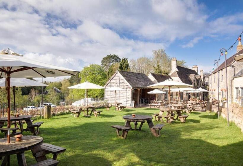 مسافرخانه The Royal Oak Tetbury
