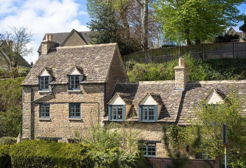 مسافرخانه The Royal Oak Tetbury