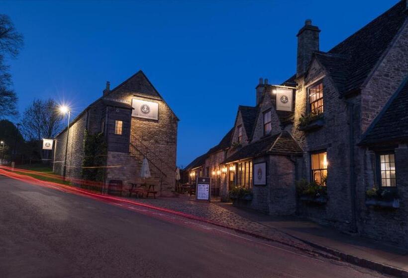مسافرخانه The Royal Oak Tetbury