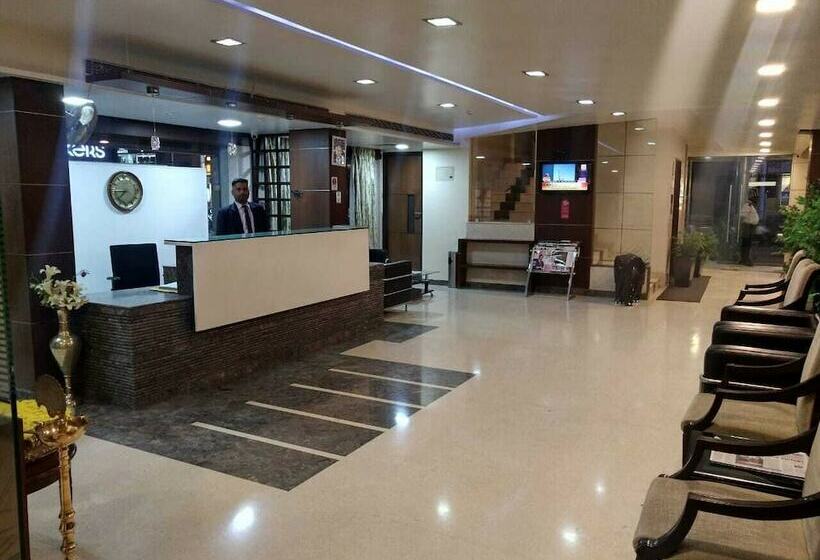 호텔 Suvarna Regency