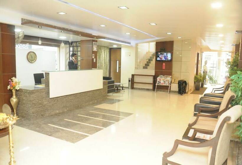 호텔 Suvarna Regency