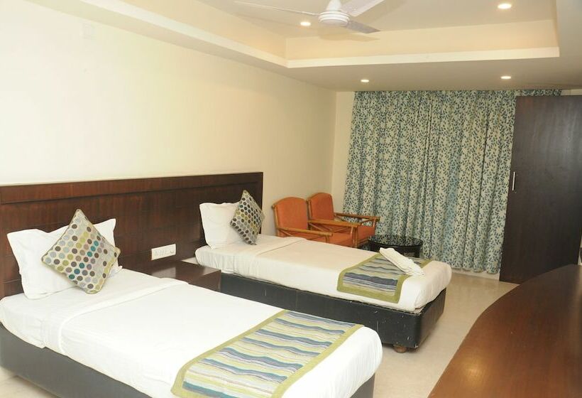 호텔 Suvarna Regency