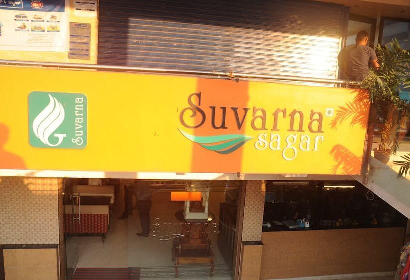 호텔 Suvarna Regency