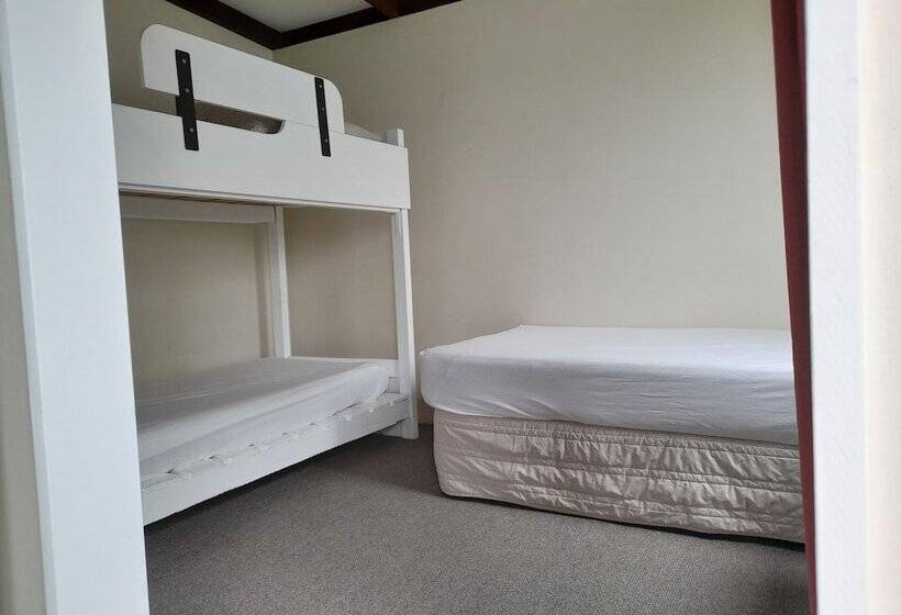 فندق Picton S Waikawa Bay Holiday Park