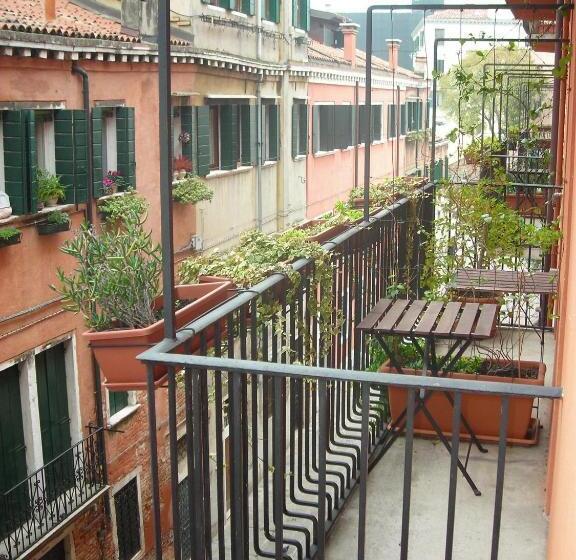 پانسیون Guesthouse Alloggi Agli Artisti