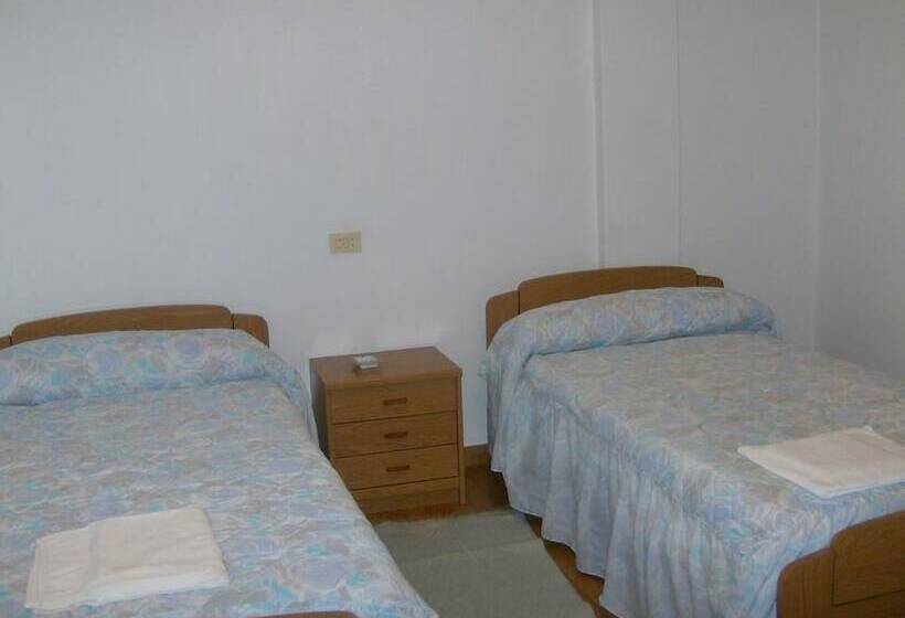 پانسیون Hostal Monterredondo