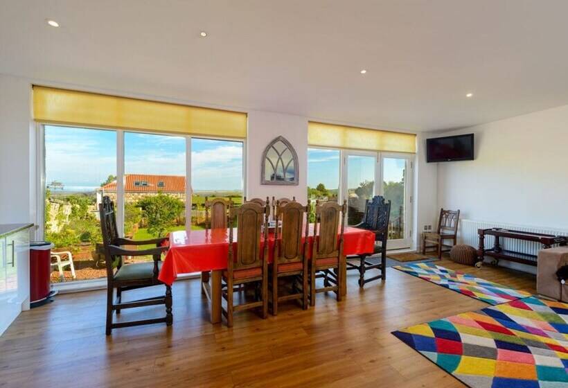 اقامتگاه Wagon Lodge   5 Bedroom Luxury