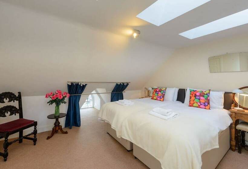 اقامتگاه Wagon Lodge   5 Bedroom Luxury