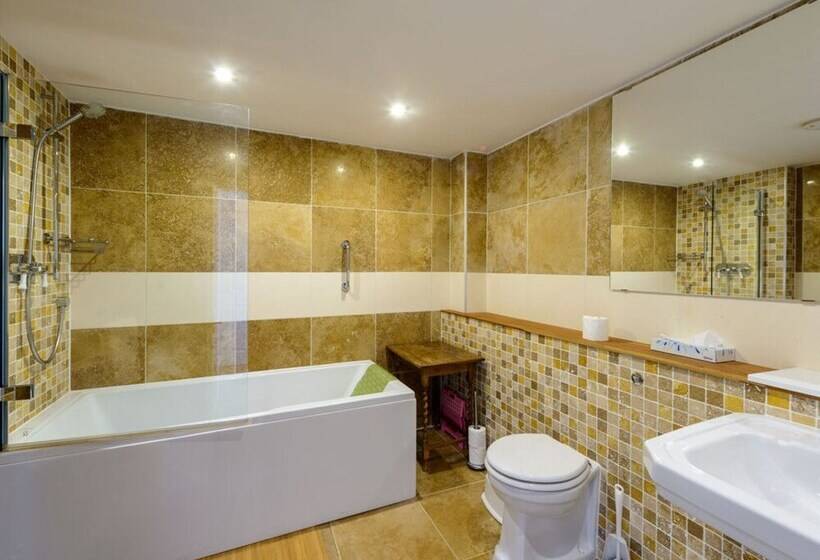 اقامتگاه Wagon Lodge   5 Bedroom Luxury