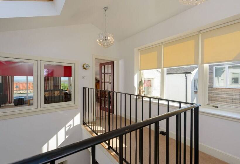 اقامتگاه Wagon Lodge   5 Bedroom Luxury