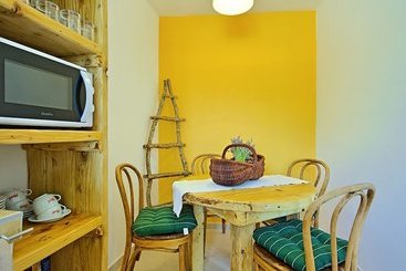 Vibrant Cottage With Fenced Garden And Pool Near Porec And Beach