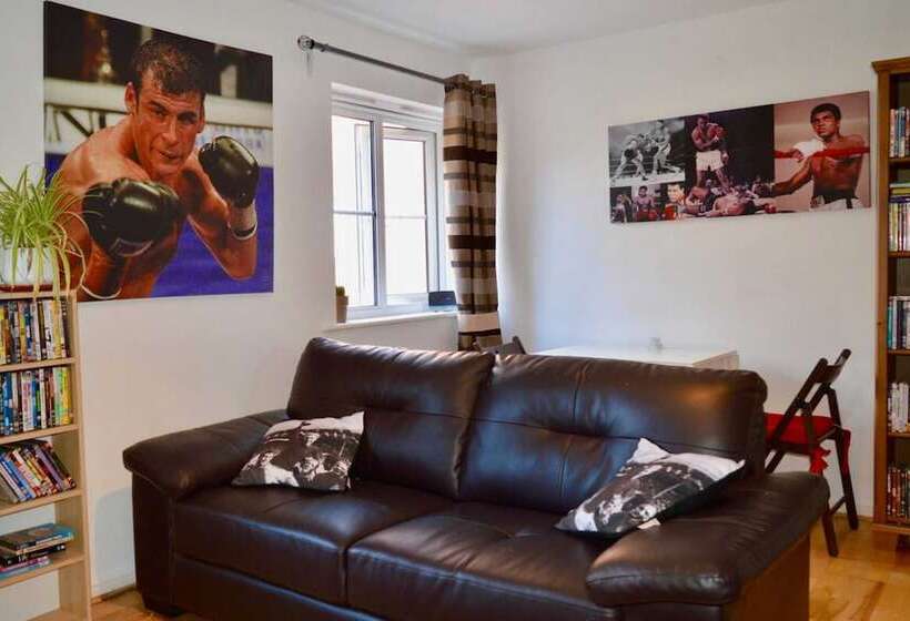Charming Cosy Coach House In Fishponds, Bristol
