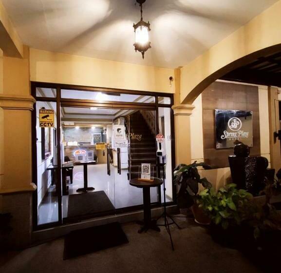 فندق Spring Plaza