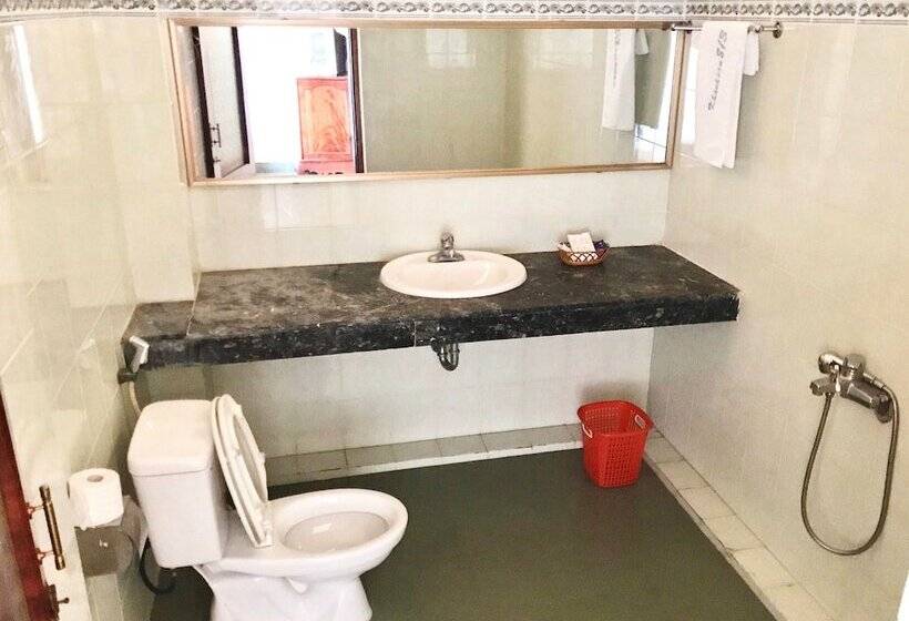 هتل 83