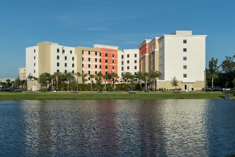 בית מלון כפרי Hampton Inn & Suites Cape Canaveral Cruise Port