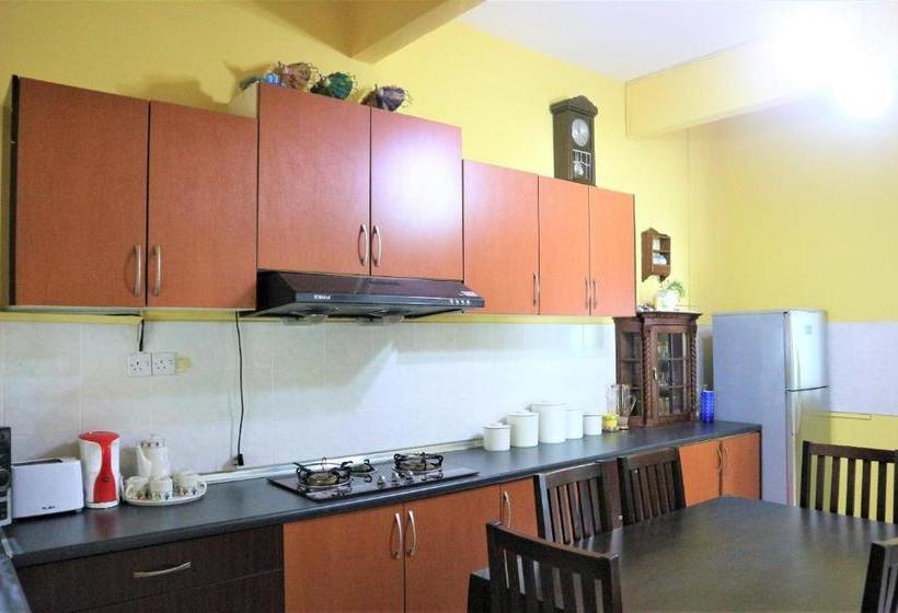 Отель Oyo 90300 D Hitech Home