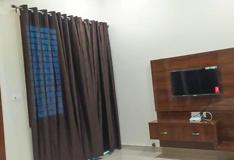 فندق Fab Mohan Palace