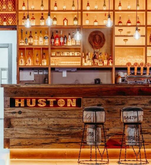 فندق Huston